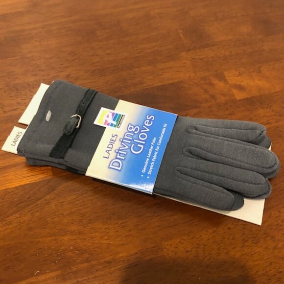 Accessories - Ladies Driving Gloves Size SM NWT.